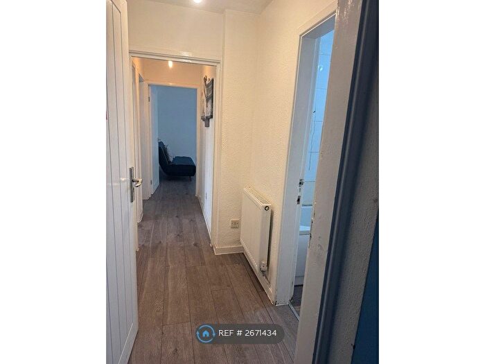 2 Bedroom Flat To Rent In Miranda Court, Salford, M5