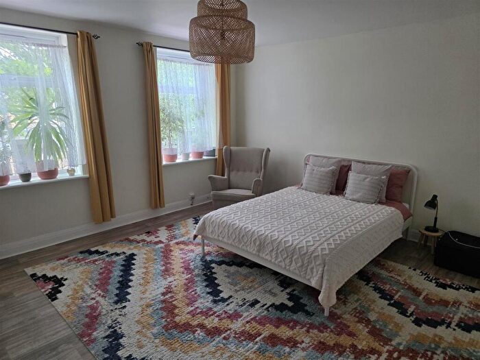 2 Bedroom Flat For Sale In Wood Street, Walthamstow, London, E17