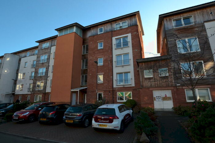 2 Bedroom Flat To Rent In Albion Gardens, Edinburgh, EH7