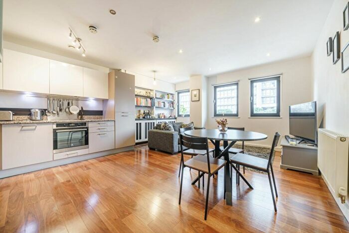 2 Bedroom Flat To Rent In Masons Avenue, Centrillion Point, CR0