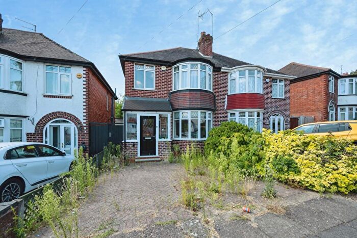 3 Bedroom Semi-Detached House For Sale In Worlds End Lane, Quinton, Birmingham, West Midlands, B32