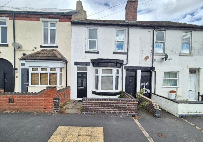 3 Bedroom Terraced House To Rent In New John Street, Halesowen, West Midlands, B62