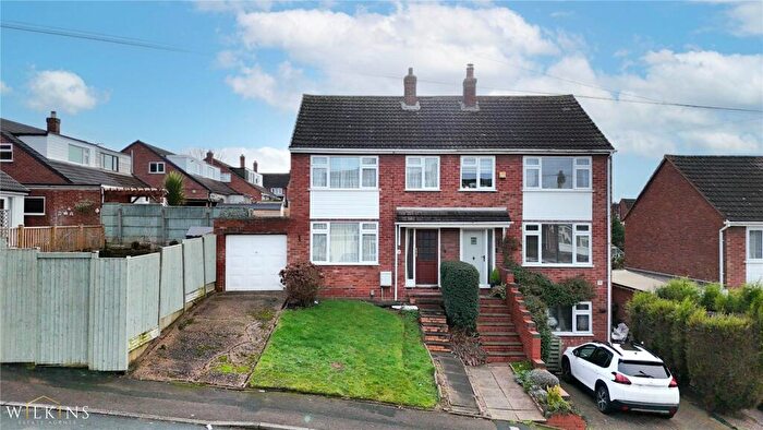 3 Bedroom Semi Detached House For Sale In Bowling Green Avenue, Wilnecote, Tamworth, Staffordshire, B77