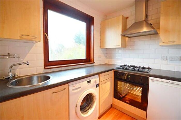2 Bedroom Flat To Rent In Burr Close, Bexleyheath, DA7
