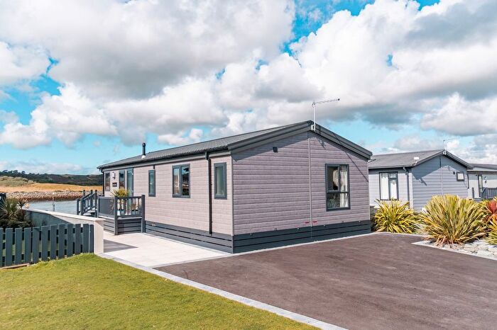 3 Bedroom Mobile/park Home For Sale In Pwllheli, LL53