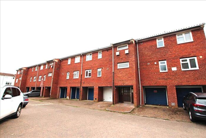 2 Bedroom Flat To Rent In Reed Court, Abbotts Drive, Waltham Abbey, EN9