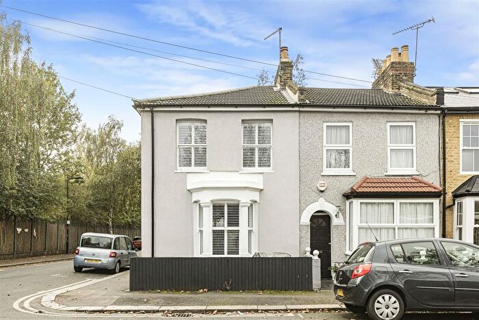 2 Bedroom End Of Terrace House To Rent In Dawlish Road, Leyton, London, E10