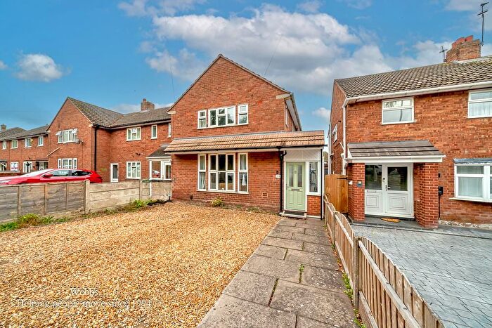 3 Bedroom End Terrace House For Sale In Commonside, Brownhills, Walsall, WS8