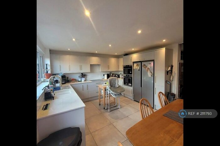 3 Bedroom Terraced House To Rent In Warminster Road, London, SE25