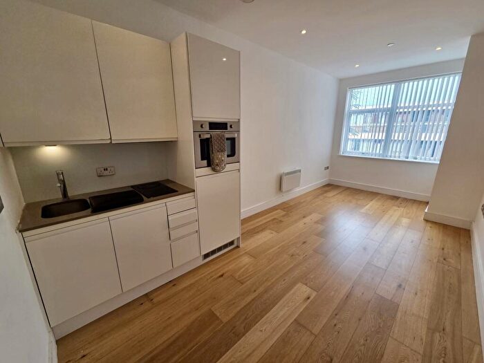 Studio To Rent In Flowers Way, Luton, LU1