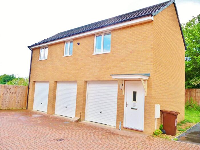 2 Bedroom Flat To Rent In Carltonwood Close, NN18