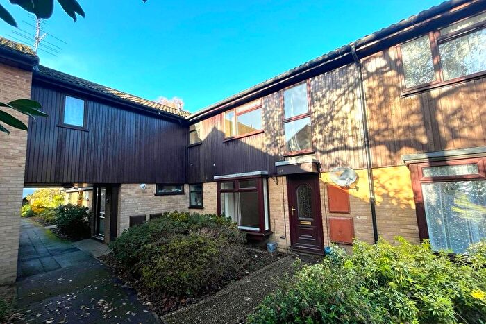 3 Bedroom Terraced House For Sale In Maple Close, Ash Vale, Surrey, GU12