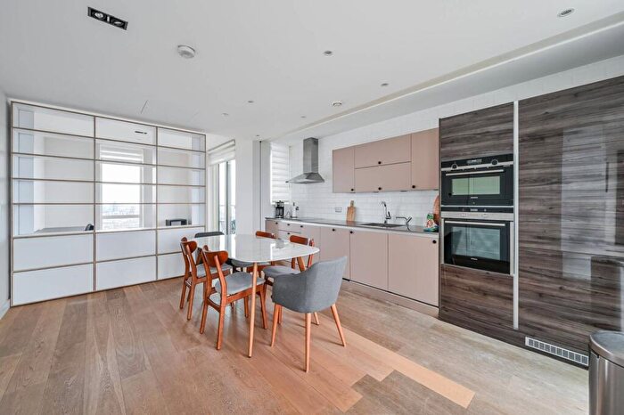 2 Bedroom Flat To Rent In Avantgarde Tower, , Shoreditch, London, E1