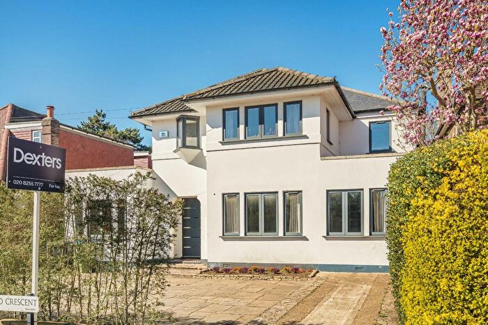 4 Bedroom Detached House For Sale In Ormond Crescent, Hampton, TW12