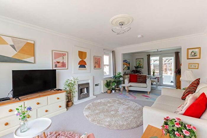 2 Bedroom Cottage For Sale In Bluecoat Pond, Horsham, RH13