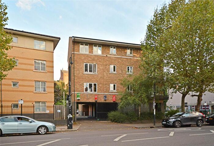 1 Bedroom Flat To Rent In Barons Lodge, Manchester Road, London, E14