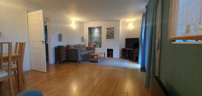 3 Bedroom Flat To Rent In Victor Court, Hornchurch, RM12