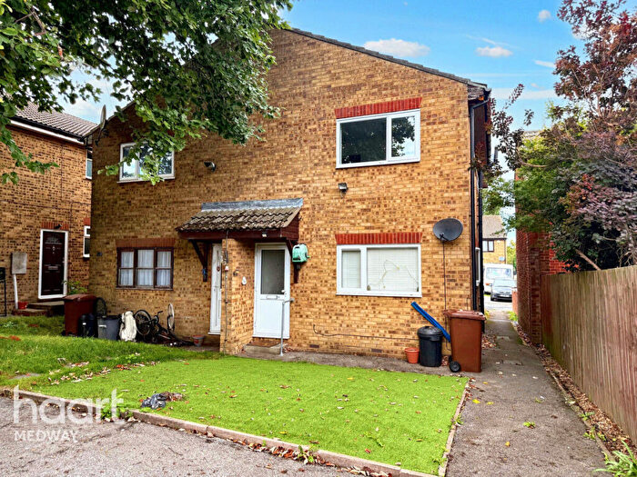 2 Bedroom Apartment For Sale In Secretan Road, Rochester, ME1