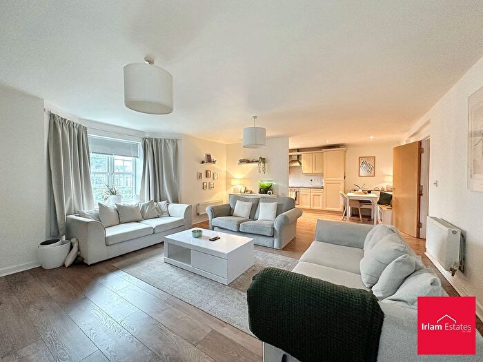 2 Bedroom Flat For Sale In Glenmuir Close, Irlam, M44