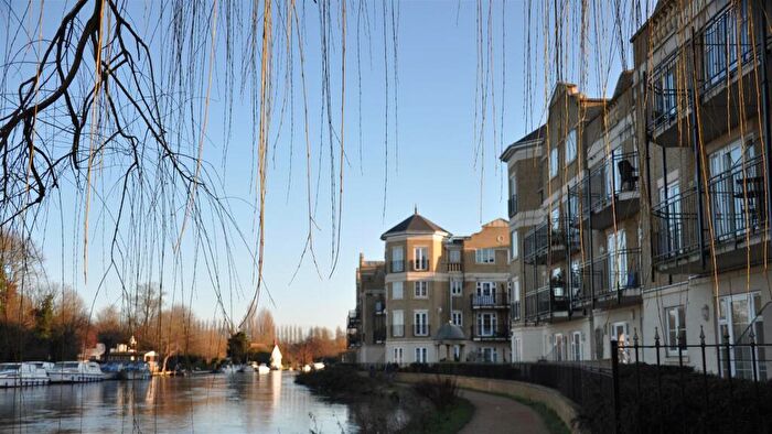 2 Bedroom Flat To Rent In Regents Riverside, RG1