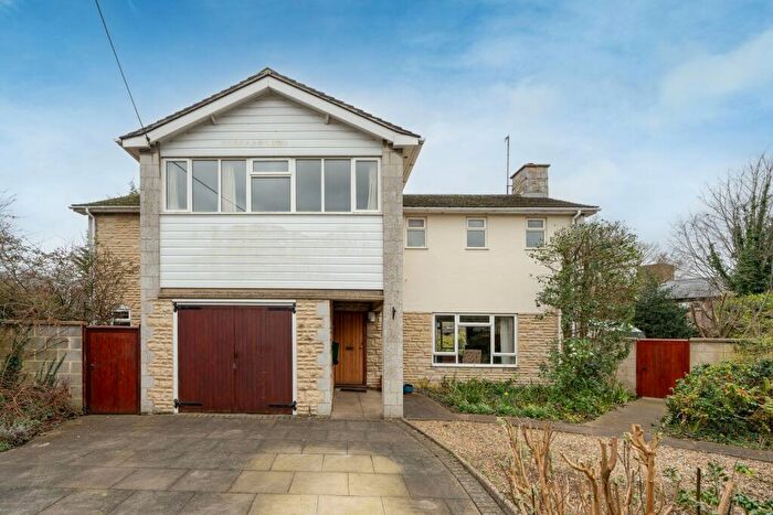 4 Bedroom Detached House For Sale In Victoria Road, Bicester, OX26