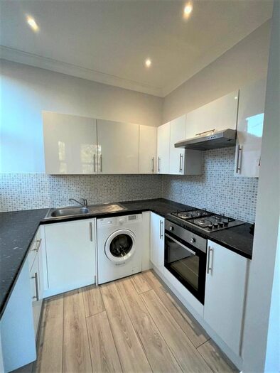 3 Bedroom Flat To Rent In Sylvan Avenue, London, N22