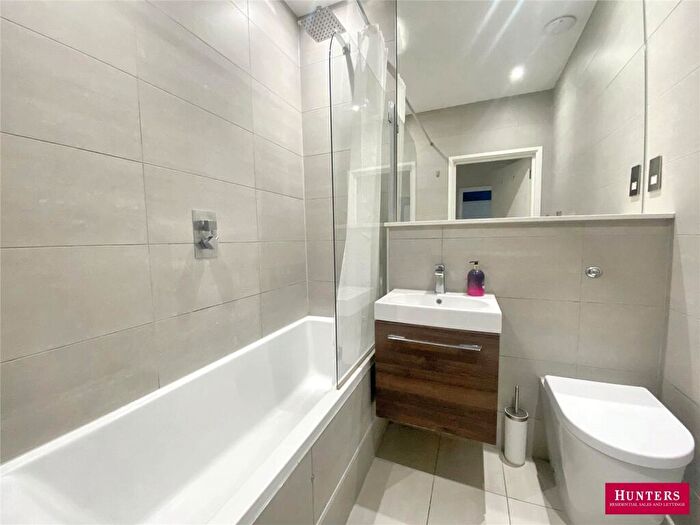 2 Bedroom Apartment For Sale In Station Road, Barnet, EN5