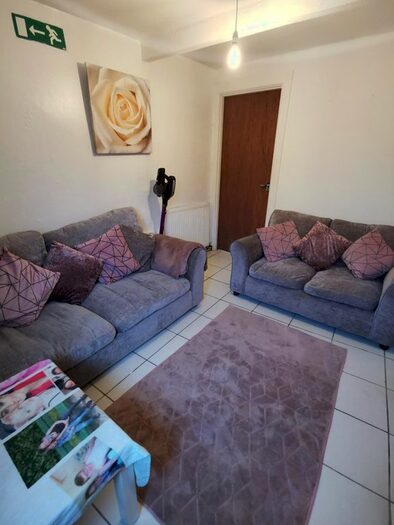 Studio To Rent In St Helens Avenue, Brynmill, Swansea, SA1