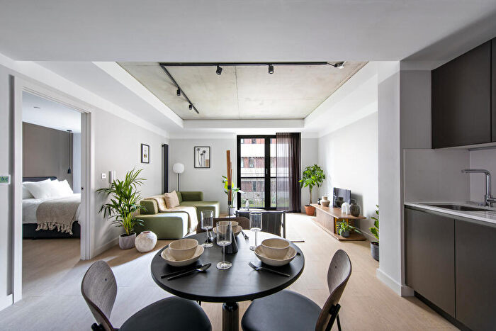 2 Bedroom Apartment To Rent In Kampus, Aytoun Street, Manchester, M1