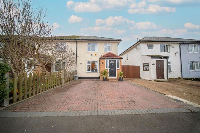 4 Bedroom Semi-Detached House To Rent In New Road, Harlington, Hayes, UB3