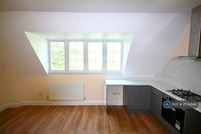 2 Bedroom Flat To Rent In High Road, London, N20
