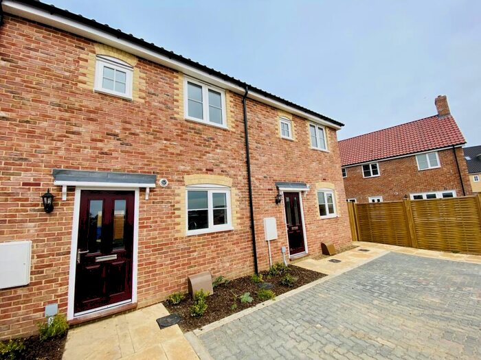 2 Bedroom House To Rent In Bumblebee Gardens, NR34