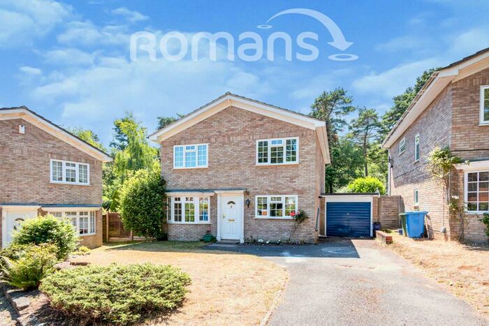4 Bedroom Detached House To Rent In Woodlands Close, Blackwater, GU17
