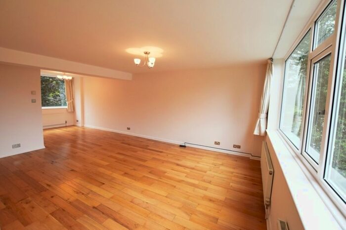 4 Bedroom Town House To Rent In Hatherley Road, Kew, Richmond, Surrey TW9