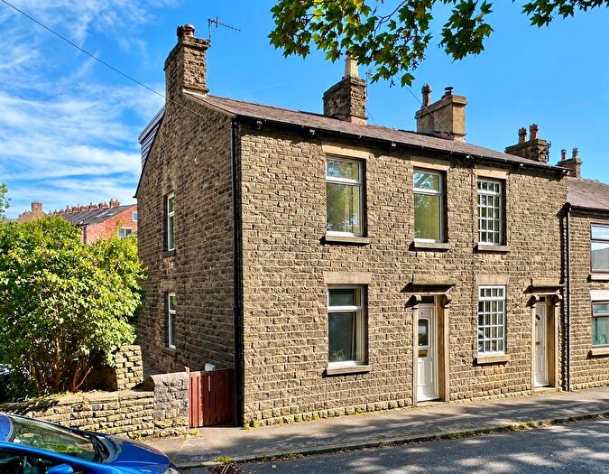 4 Bedroom End Of Terrace House For Sale In High Lea Road, New Mills, High Peak, SK22