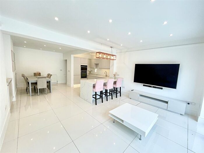 3 Bedroom Property To Rent In Limes Avenue, Croydon, CR0