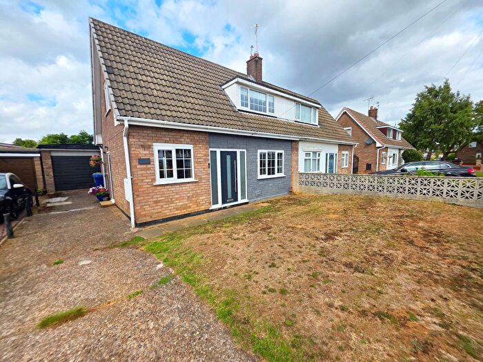 3 Bedroom Semi-Detached House For Sale In Ravenfield Road, Armthorpe, DN3