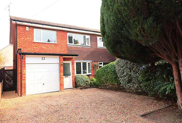 4 Bedroom Semi-Detached House For Sale In Church Lane, Farnborough, GU14
