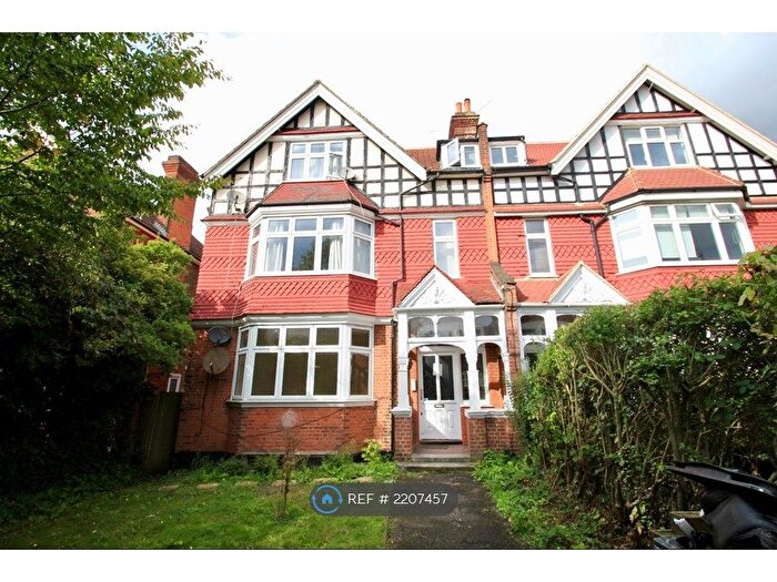 2 Bedroom Flat To Rent In Tooting Bec Gardens, London, SW16