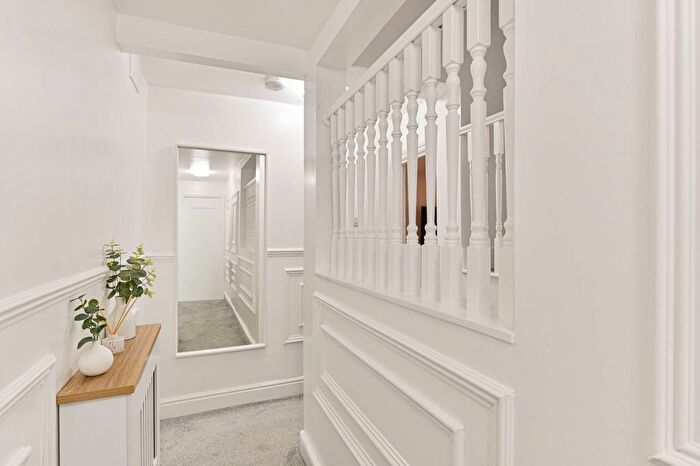 1 Bedroom Flat To Rent In Greyhound Lane, Streatham, London, SW16