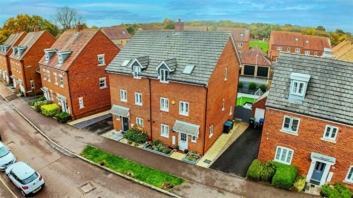 4 Bedroom Semi-Detached House For Sale In Shearwater Road, Hemel Hempstead, HP3