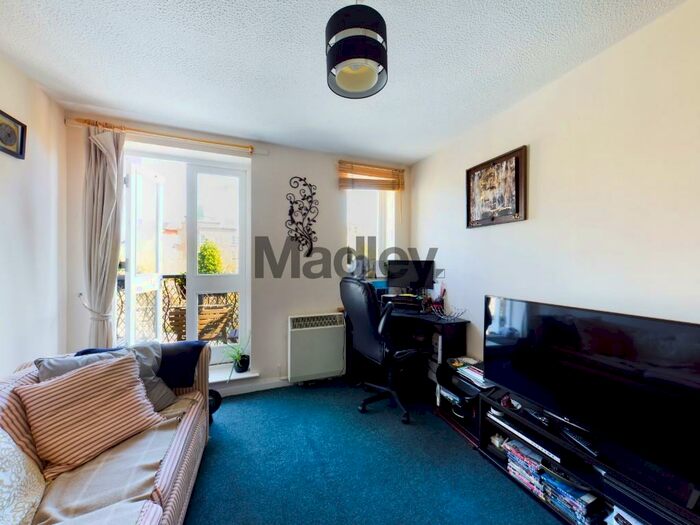 1 Bedroom Flat To Rent In Adelphi Court, Garter Way, London, SE16