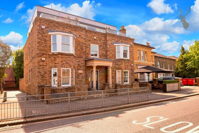 2 Bedroom Flat To Rent In High Road, Woodford Green, IG8