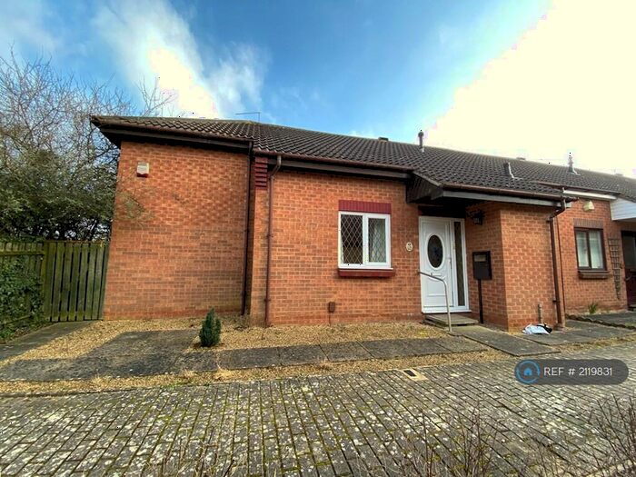2 Bedroom Bungalow To Rent In Saddlers Place, Downs Barn, Milton Keynes, MK14