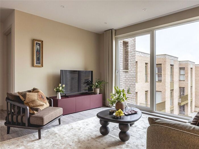 3 Bedroom Flat To Rent In Milne Avenue, Eddington, Cambridge, CB3