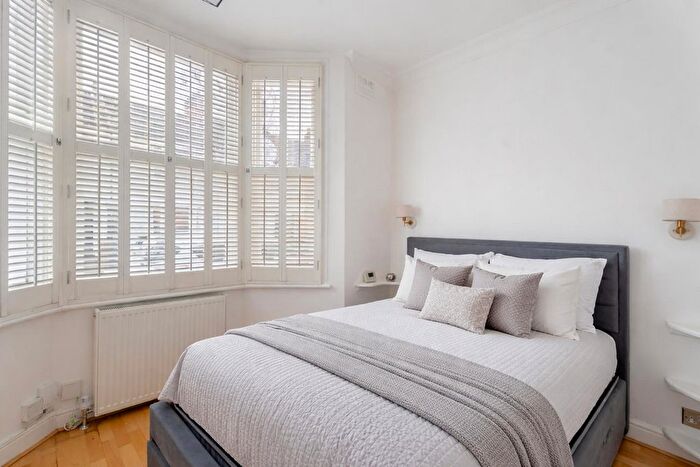 2 Bedroom Flat For Sale In Charteris Road, London, NW6