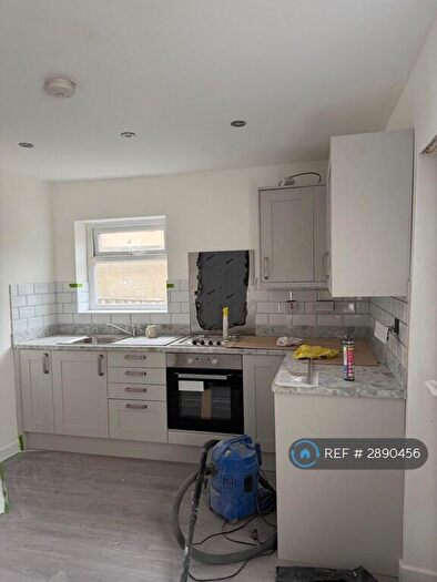 3 Bedroom Semi Detached House To Rent In Haworth Road, Bradford, BD9