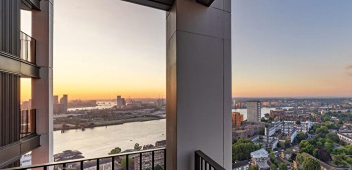 2 Bedroom Flat To Rent In Canary Wharf, London, E14