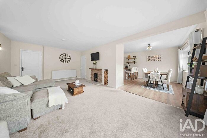 3 Bedroom Detached House For Sale In Hoof Close, Littleport, Cambridgeshire, CB6