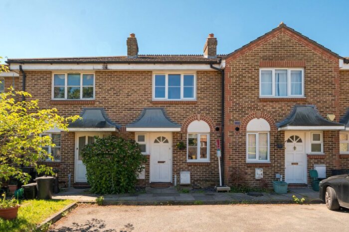 2 Bedroom Terraced House For Sale In Parkside Close, Penge, London, SE20